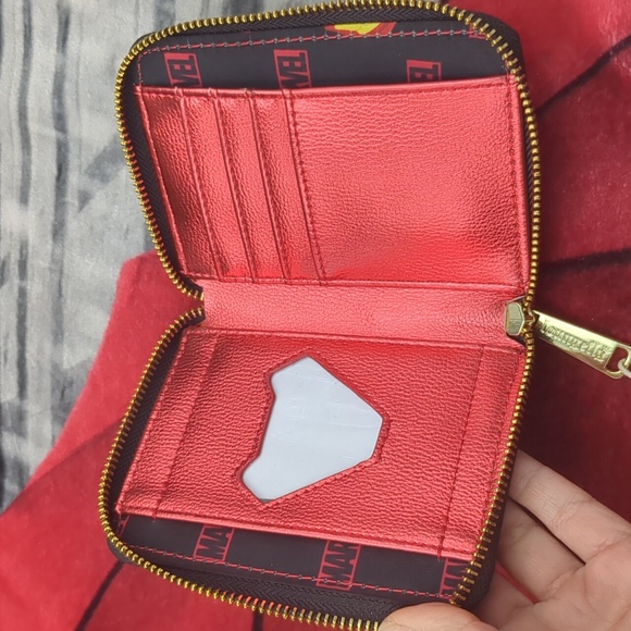 Iron Man zip around wallet - Picture 6 of 8